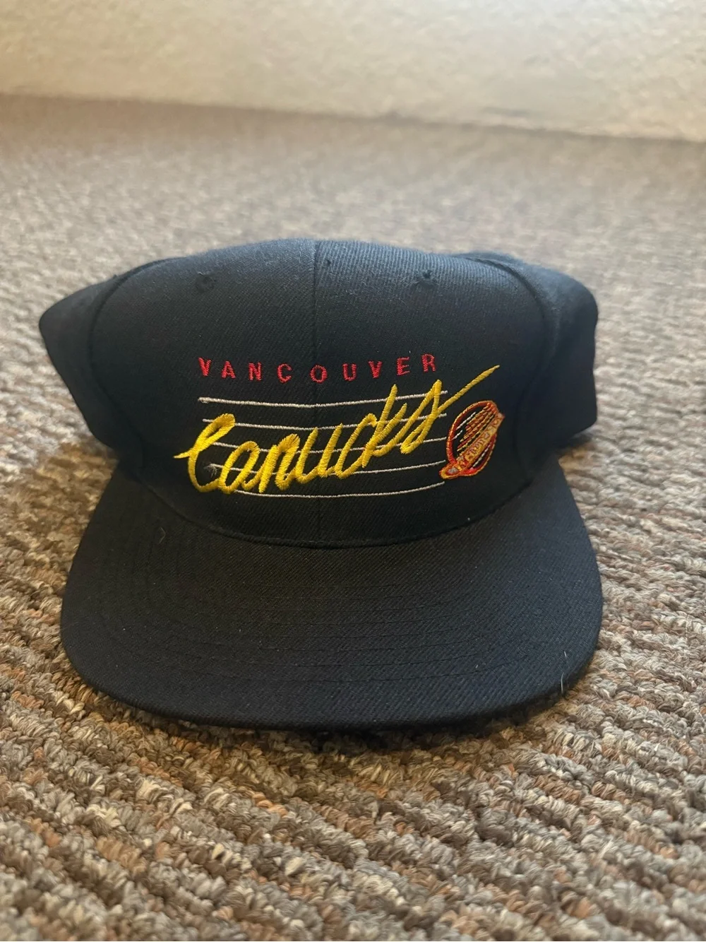 Vintage 90s Vancouver Canucks SnapBack Hat - Picture 1 of 3